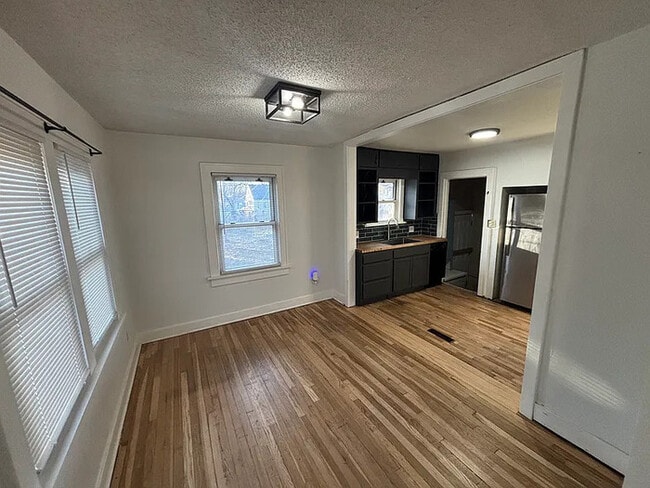 Photo - 635 N Chautauqua Ave