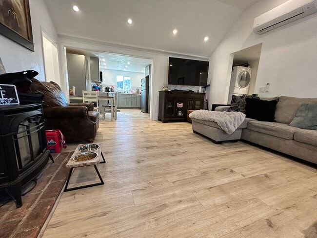 Photo - 515 S Meridian Rd