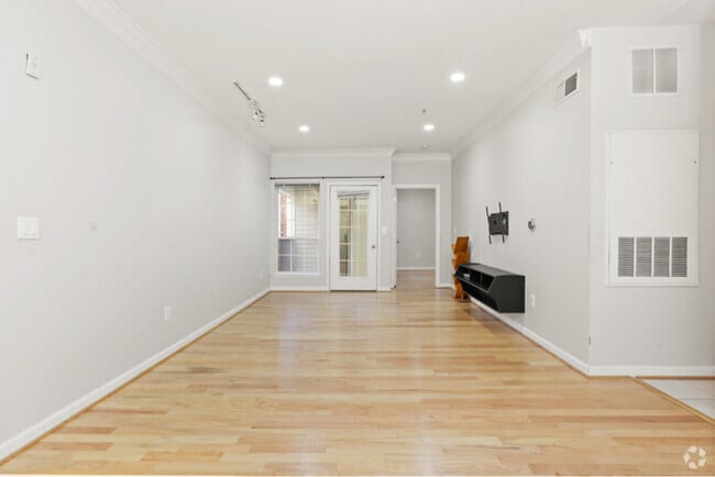 Building Photo - 4850 Eisenhower Ave Unit 106 Rental