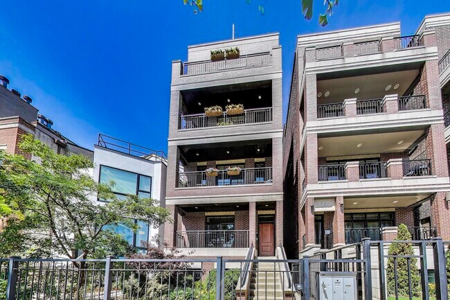 Photo - 2038 N Burling St Townhome