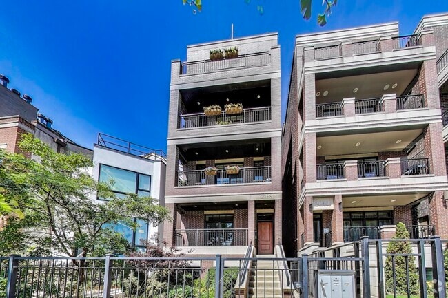 Building Photo - 2038 N Burling St Rental
