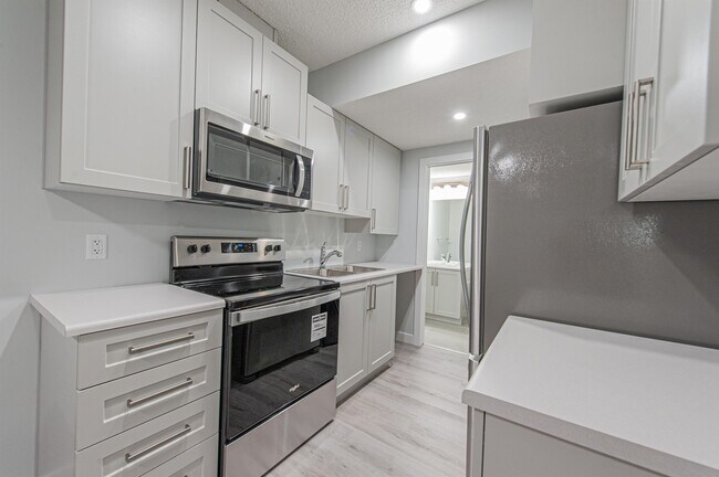 Photo - 1443 Cherniak Way SW