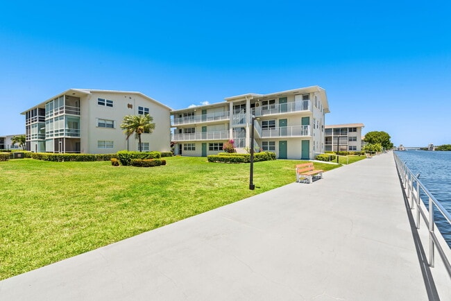 Building Photo - 850 Horizon St E Unit 309