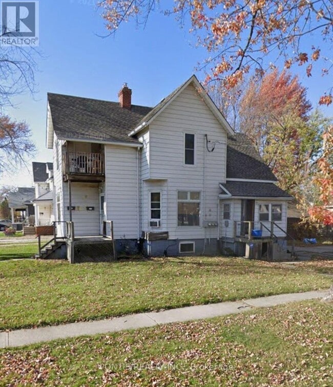 Photo - 452 Confederation St
