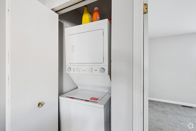 2BR, 1.5BA Townhouse - 1,026SF - Laundry