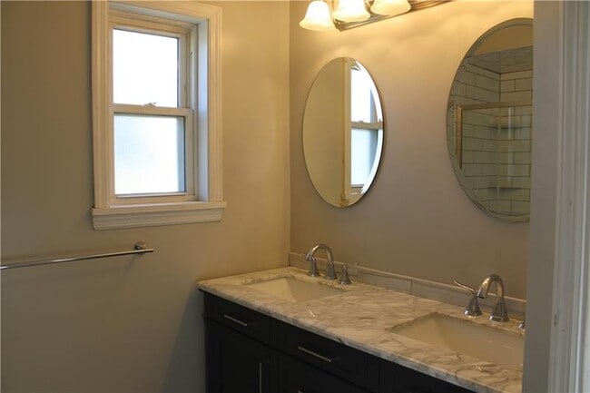Photo - 2821 Bertha St