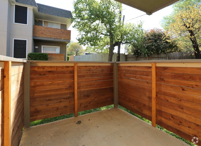 Photo - Encore on Mustang