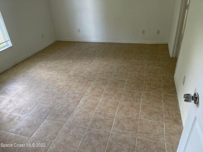 Photo - 1598 Degroodt Rd SW
