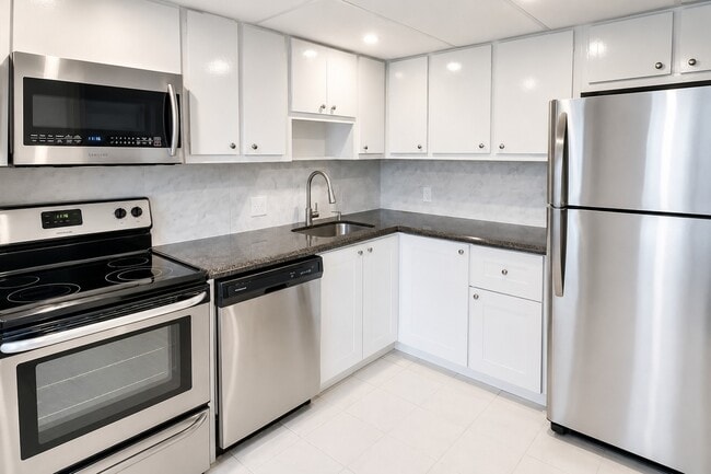 Building Photo - 2650 S Course Dr Unit Best deal ever!