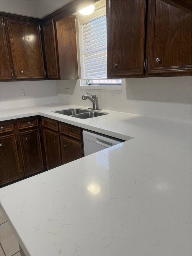 Photo - 6611 Rockfield Dr