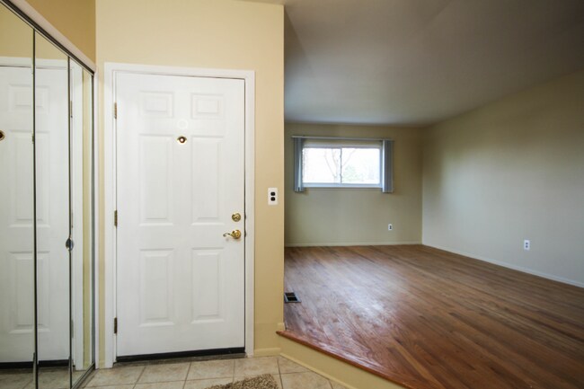 Photo - 38453 Elsie St