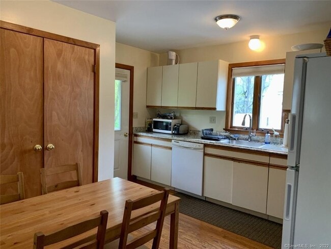 Photo - 31 Oenoke Pl Unit 2