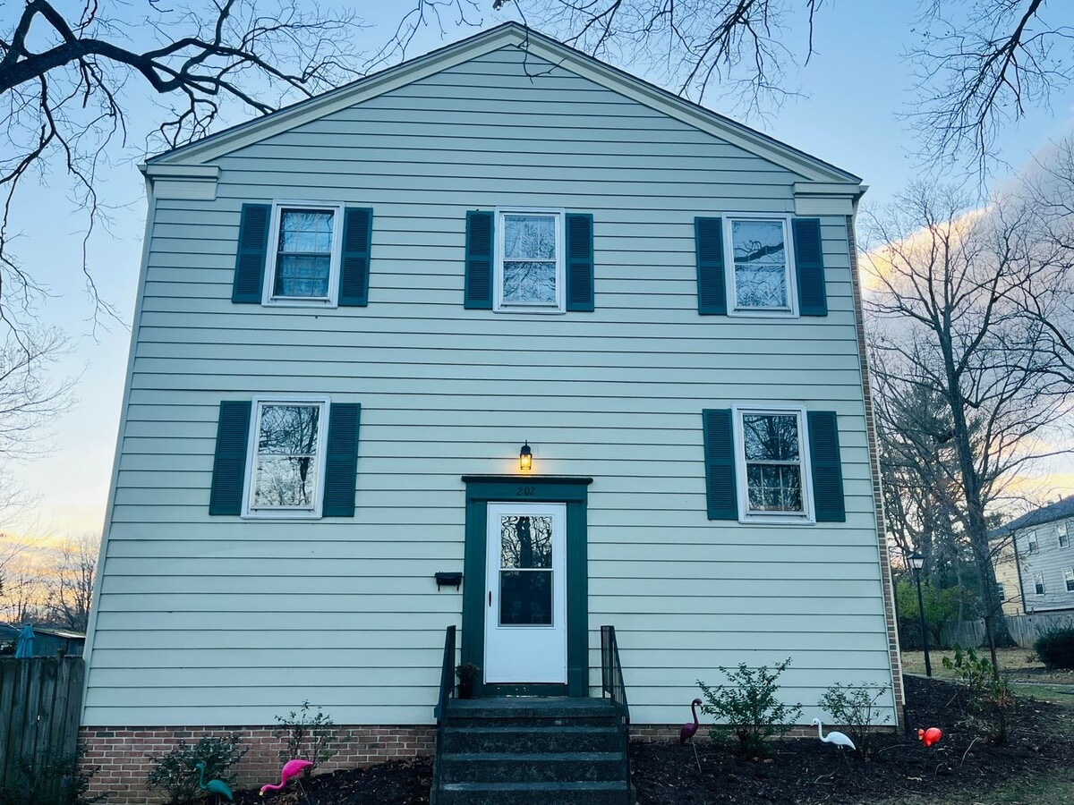 4 Bedroom 2 Bathroom Townhouse - 4 Bedroom 2 Bathroom Townhouse