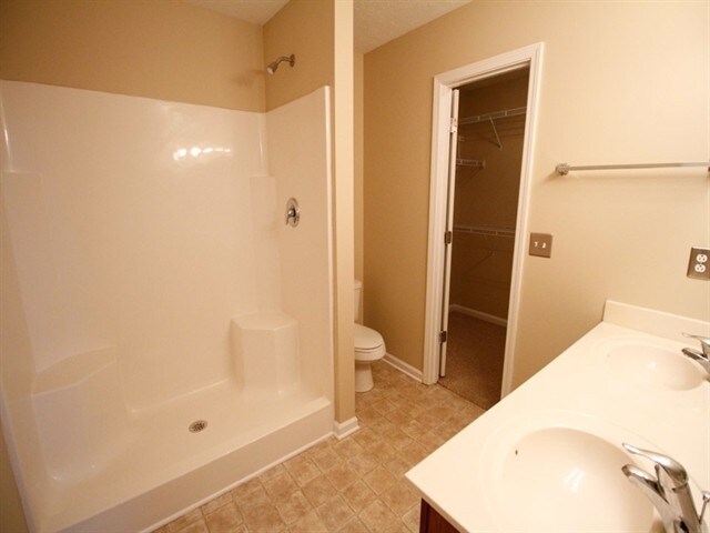 Photo - 3749 Southbend Dr