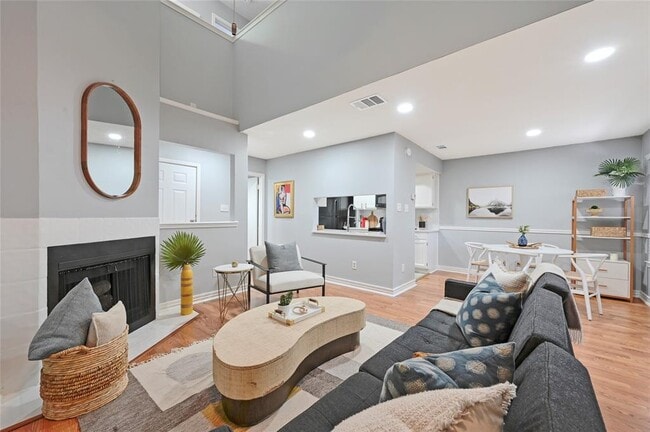 Photo - 512 Eberhart Ln Unidad 303