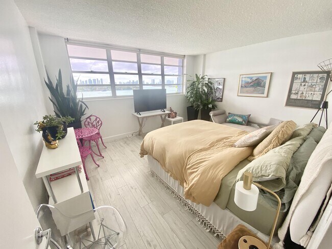 Photo - 800 West Ave