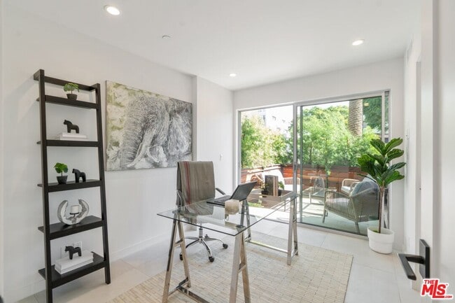 Photo - 857 N Detroit St