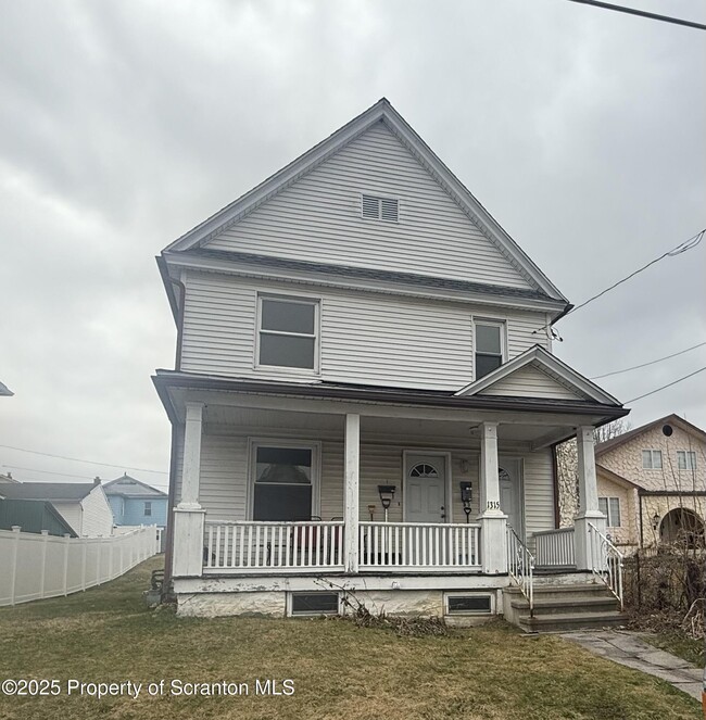 Photo - 1315 Farr St Apartment