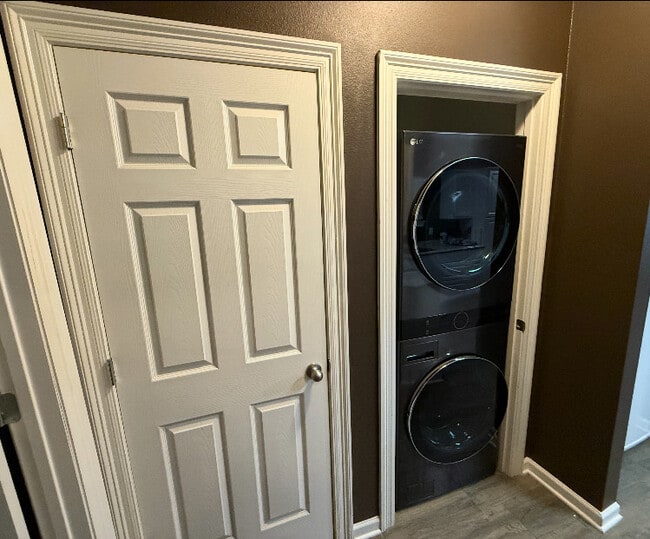 Photo - 5280 Peerless St