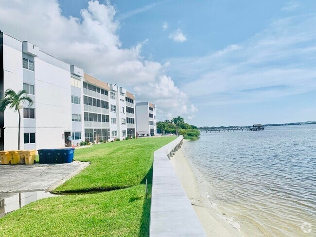 Building Photo - 1516 S Lakeside Dr Unit 403 Rental