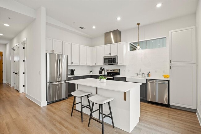 Building Photo - 4704 Sunset Trail Unit 2301