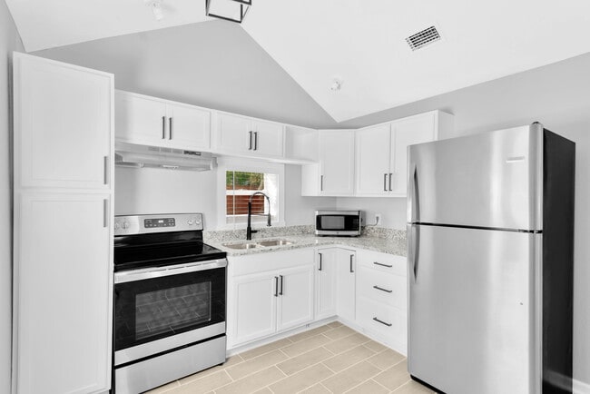 Photo - 551 1/2 Wildwood Way