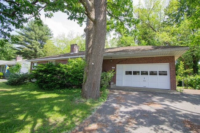 Building Photo - 59 Parkwood Dr