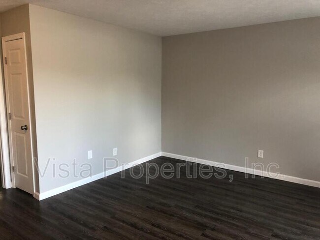 Photo - 4800 Saddlebrook Ln Unit Apt 11