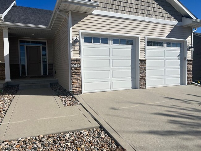 Building Photo - LD2712-16 Unit LD2712