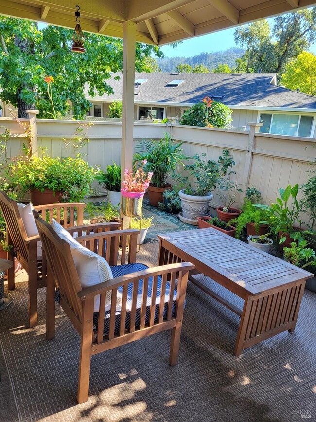 Photo - 404 Meadowgreen Dr