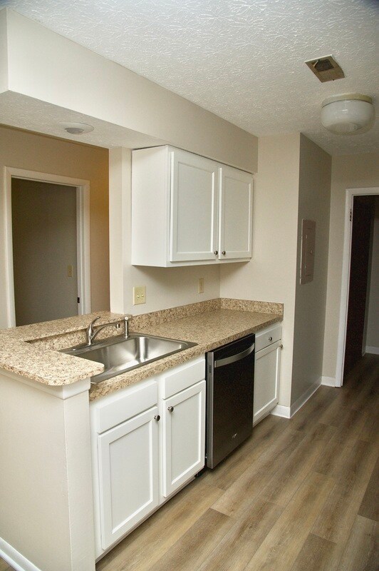 Photo - 2245 Hedgerow Road Unit B