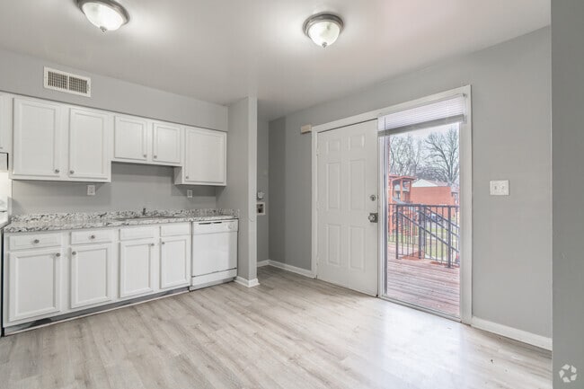 2BR, 1BA - 900SF - Entrance