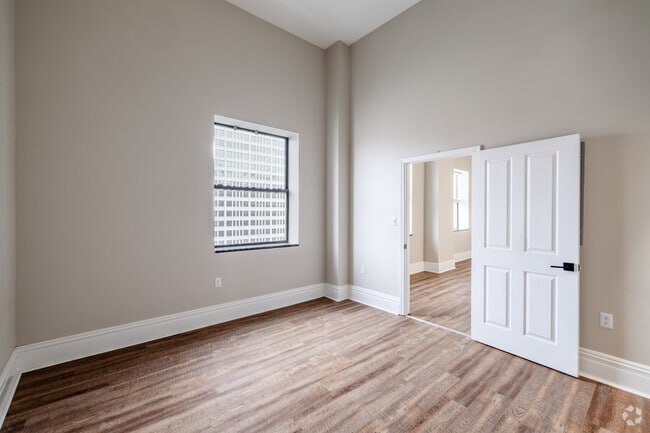 2BR, 2BA - 798SF - Primary Bedroom