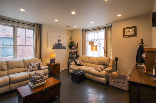 Photo - 2140 N Winchester Ave