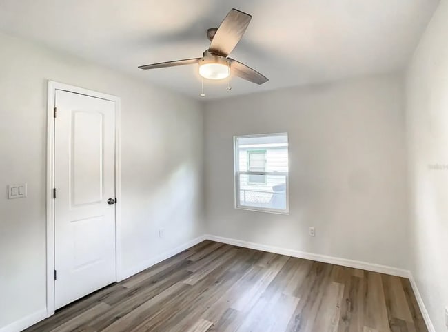 Building Photo - 115 W Redding St