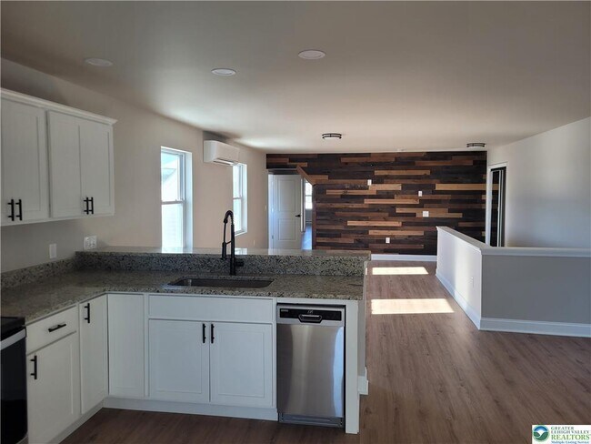 Photo - 2006 Washington Ave Unit 6