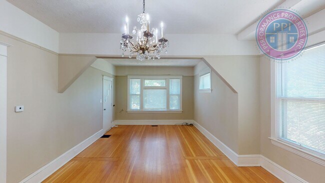 Photo - NO SECURITY DEPOSIT WITH RHINO! Beautiful ...