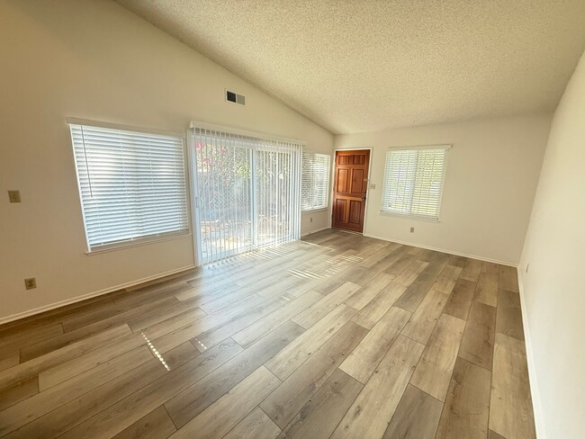 Photo - 3 Bedroom Condo for Rent in Chatsworth.