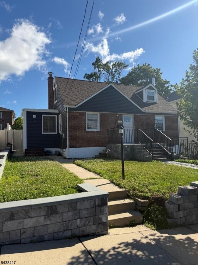 Photo - 174 Leonard Pl