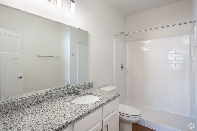 2BR, 2BA - 1086SF