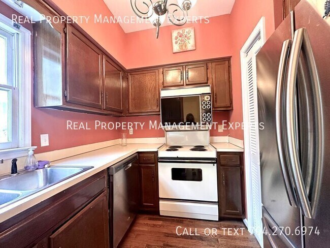 Photo - 310 W 10th St