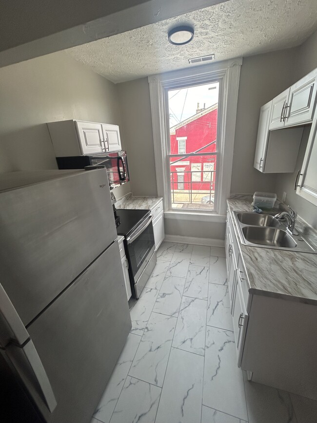 Photo - 231 E 11th St Unit 2