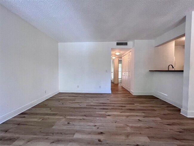 Photo - 1013 Meadows Cir Unit 1013