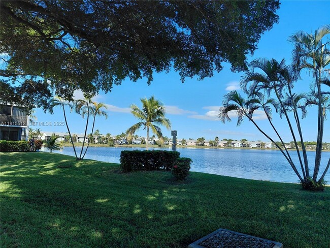 Building Photo - 999 Hamilton Dr Unit 999D