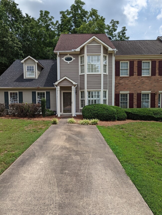 Photo - 215 Woodburn Club Ln