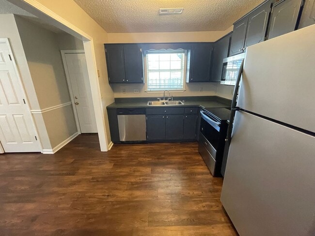 Photo - 1004 Creekside Pl