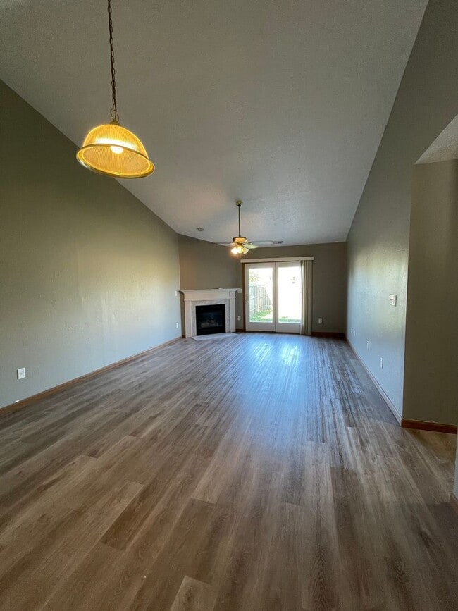 Building Photo - 2010 Bridgewater Ct Unit 2010A Bridgewater Rental