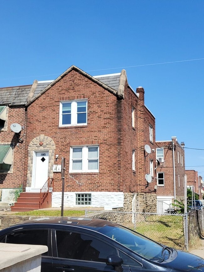 Building Photo - 3901 Elsinore St Unit 2nd Floor Rental