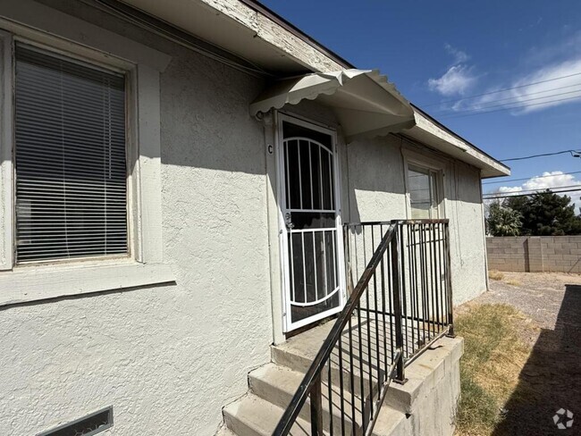 Building Photo - 304 N 14th St Rental