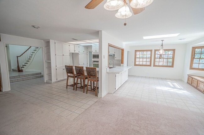 Photo - Old Orchard 1 - 4 Bedroom Home in Valencia!